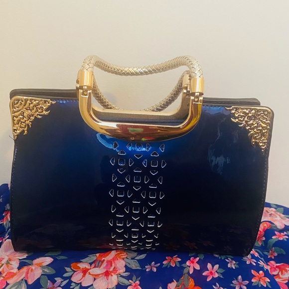 Lovey Blue 💙Purse - Picture 2 of 3